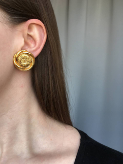Клипсы Chanel с лого