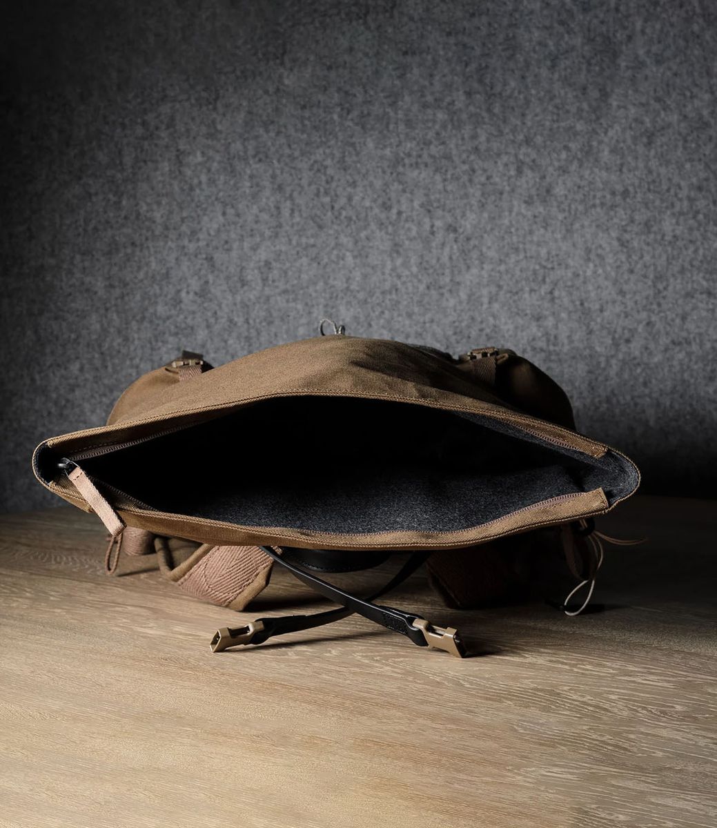 Hard Graft Roll-Top Brownish — рюкзак для путешествий