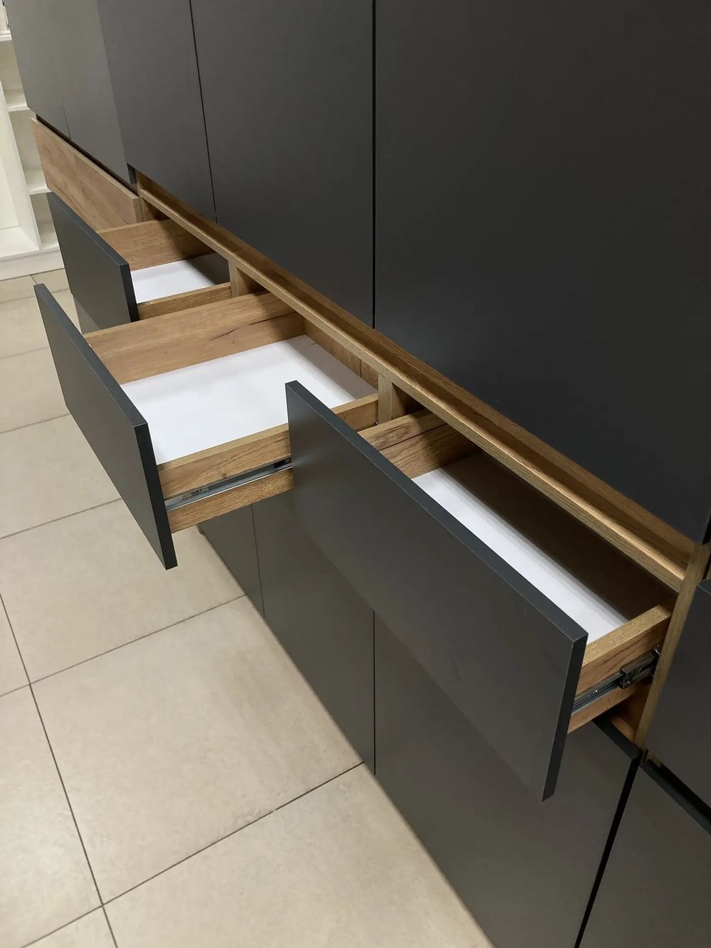 Шкаф 3-х створчатый Багира ШК-08 крафт/графит