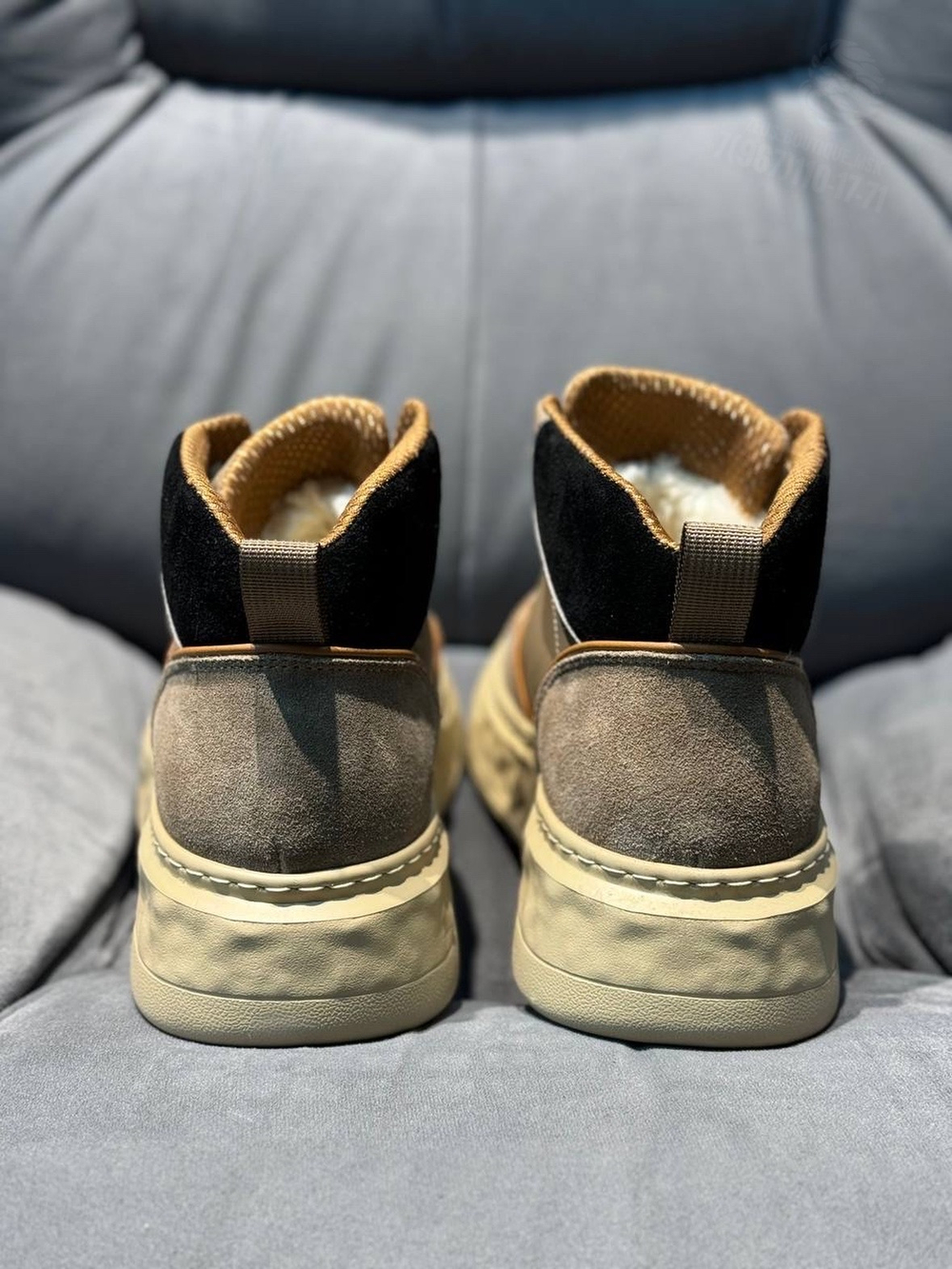 UGG