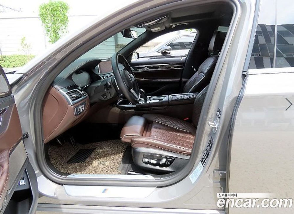 BMW 7 Series (G11) 740Li xDrive M Sports (10.2020)