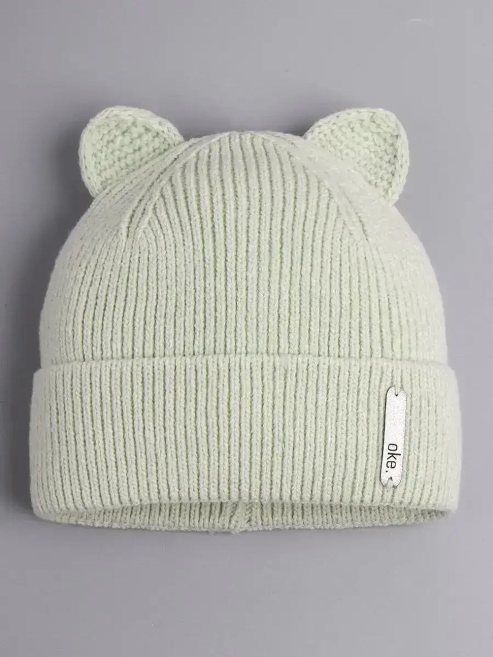 Шапка вязаная демисезонная с ушками