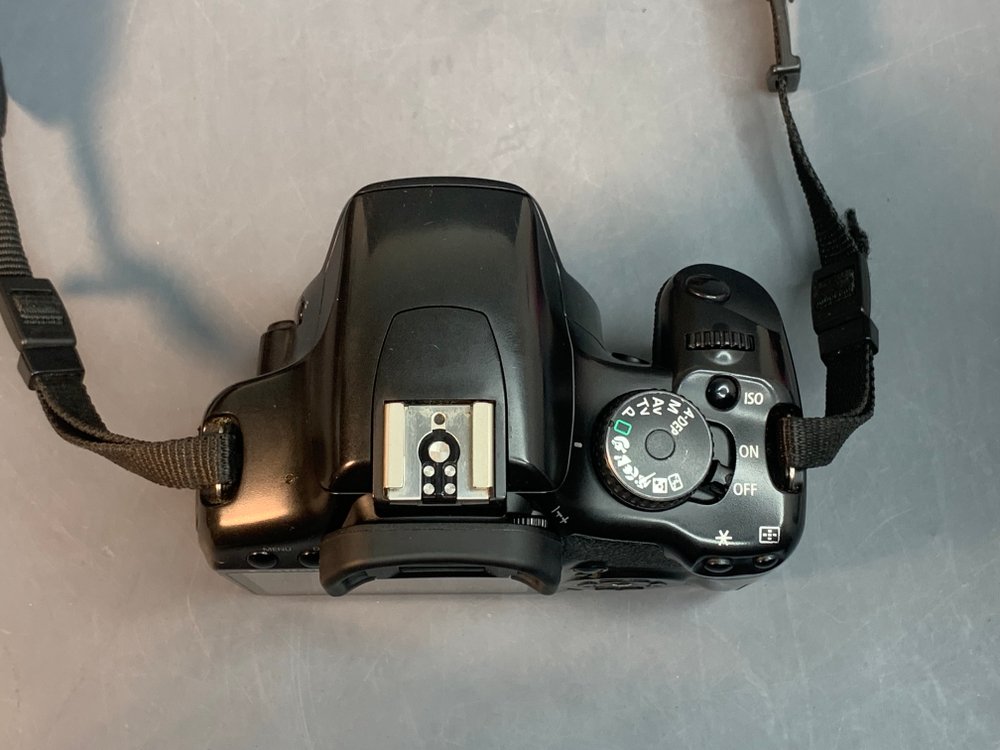 Canon 450D kit 18-55mm 3.5-5.6 IS 19.800 кадров с дефектом