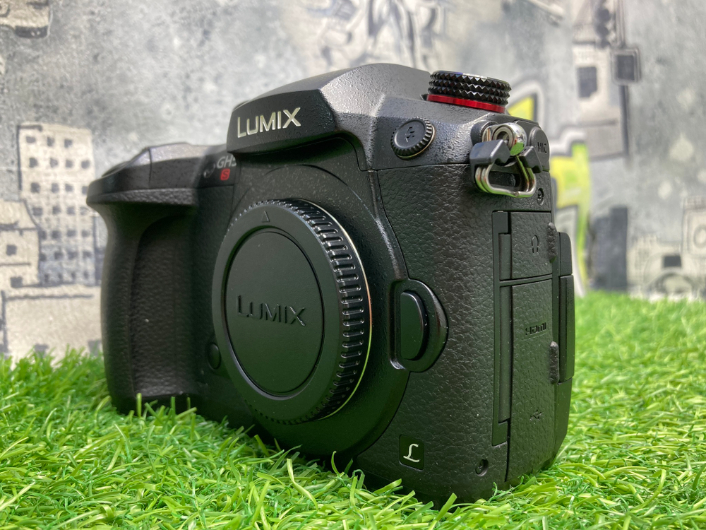 Panasonic Lumix GH5S 4.200 кадров