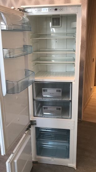 Встраиваемый холодильник Electrolux ERZ 28800