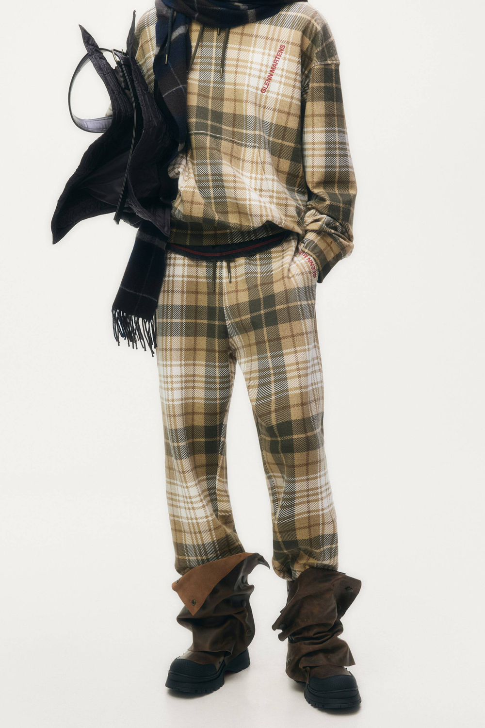 H&M - Glenn Martens Клетчатые спортивные штаны, бежевый