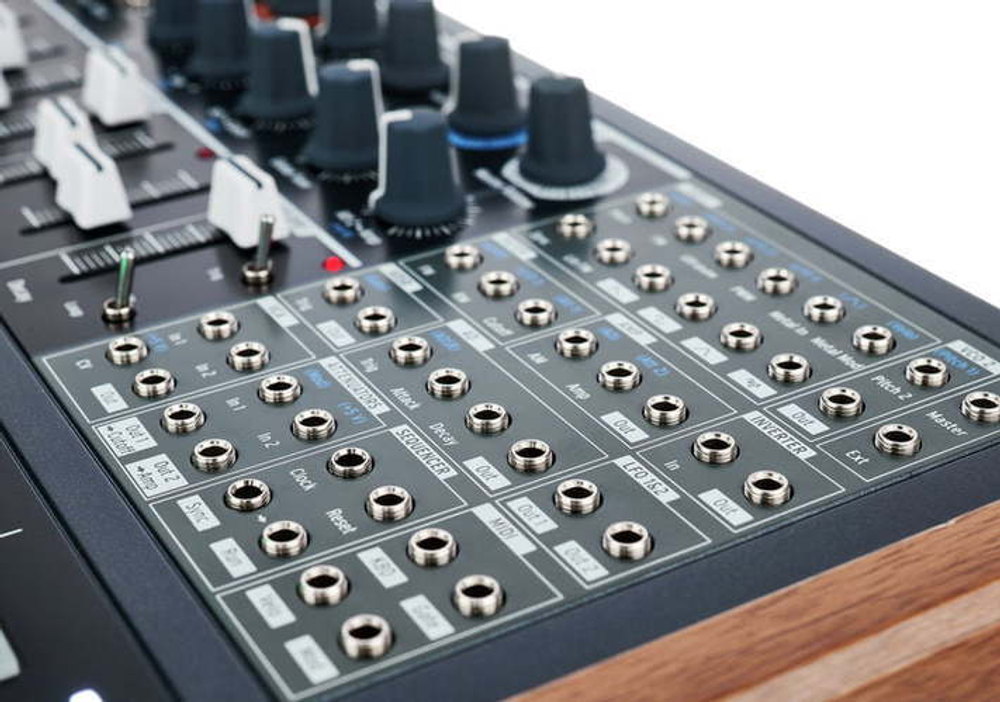 Arturia MiniBrute 2