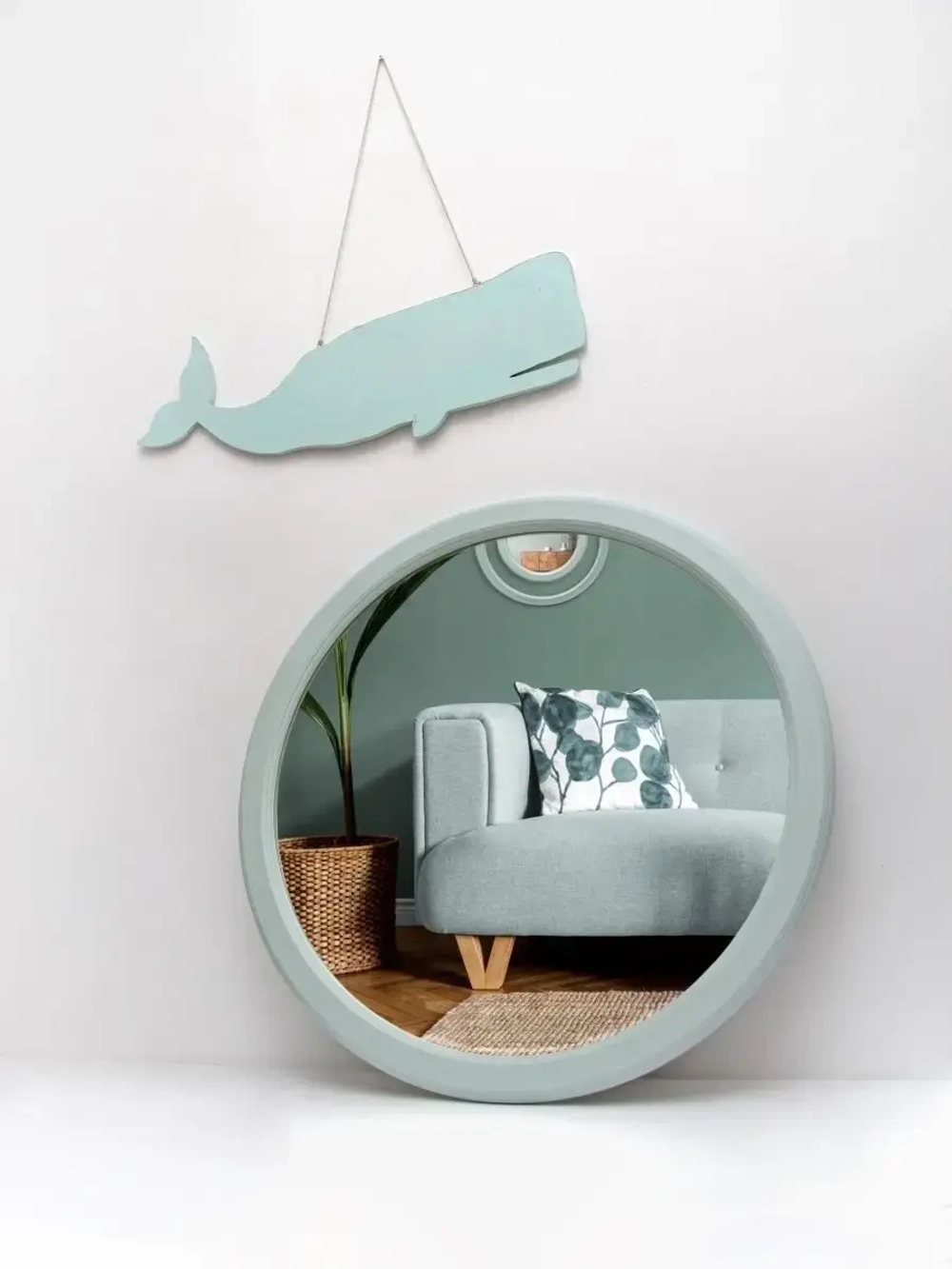 Зеркало настенное для прихожей 57 см