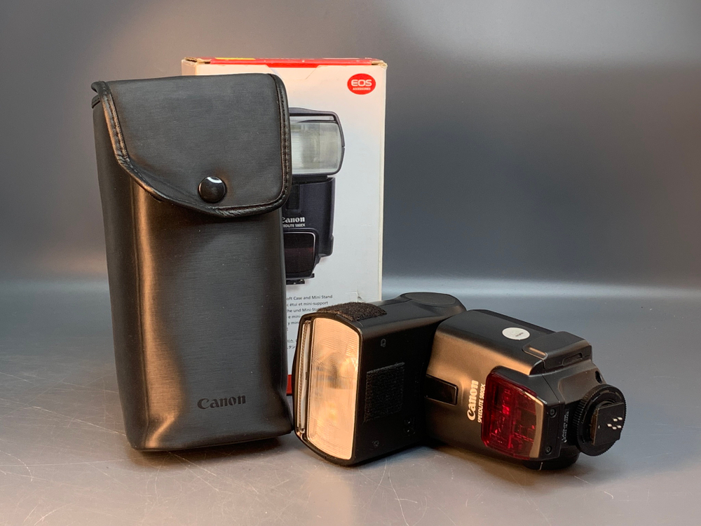 Canon 580EX, немного окислен один контакт