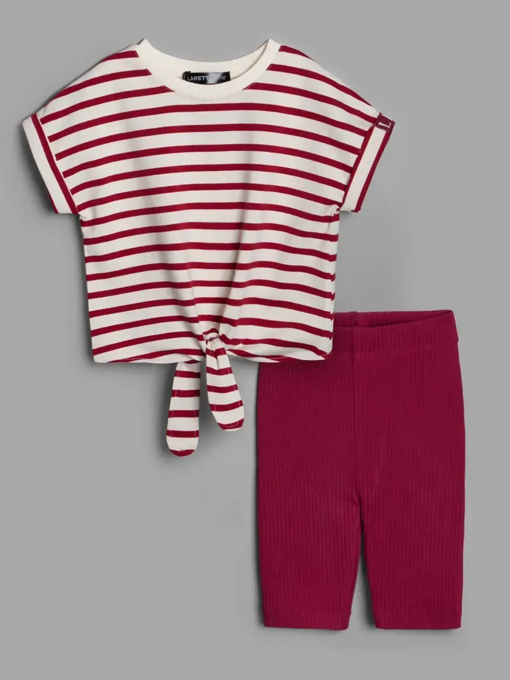 Красный костюм для девочки на лето в полоску