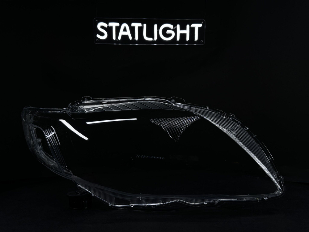 Правое стекло фары Toyota Corolla 150 2007-2010