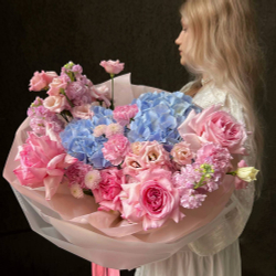 Авторский букет «Я подарю тебе звезду!»: воздушная гортензия, роза Пинк Охара, кружевной лизиантус, стойкий диантус, хризантема Сантини, ароматная маттиола/ Цветы/ букет от RoseMarkt