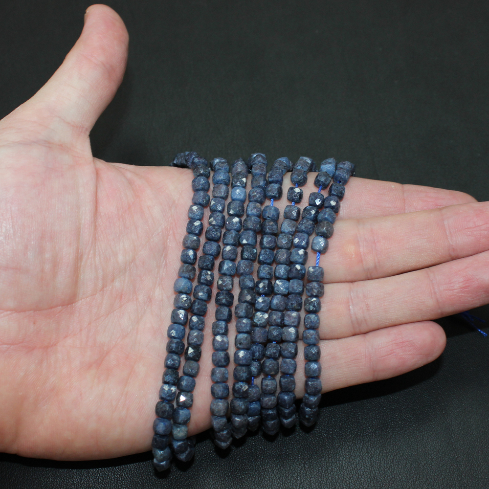 Сапфир темный куб юв огр бусины 4,5мм