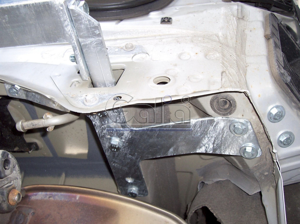 Фаркоп оцинкованный Galia T053A для Toyota Corolla Verso 2004-2009(паспорт и сертификат в комплекте)(без электрики)