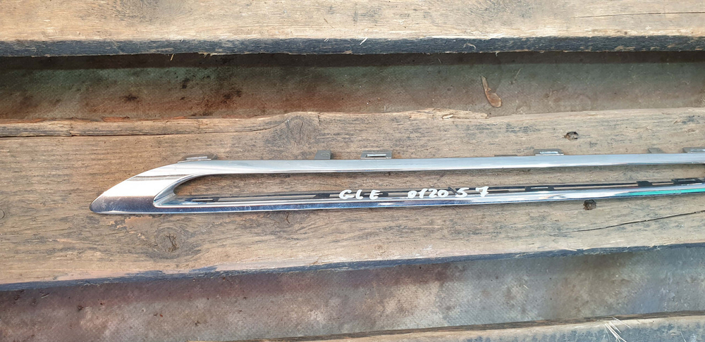 Молдинг решетки радиатора  Mercedes GLE (W166) 15-18 Б/У Оригинал A1668881585