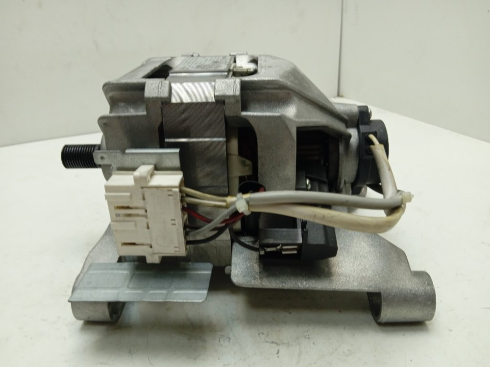 IWSD51051 кт129 Двигатель для стиральной машины Indesit 160032972 б/у