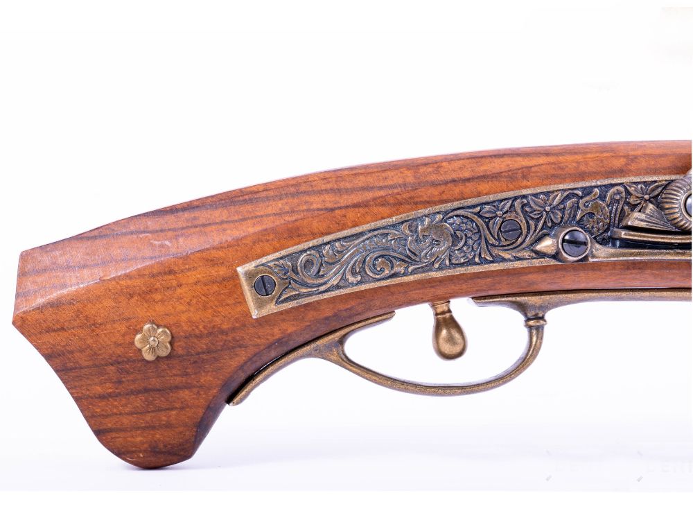 Denix Пистоль с фитильным замком - Танегсима, Япония, ок.1800 г. (Музей V&A. Лондон)