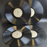 4 LP - box. В.А. Моцарт - произведения для скрипки с оркестром. Играет и дирижирует Давид Ойстрах. 4 Виниловые пластинки 12 дюймов в боксе. Мелодия СССР.