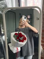 Букет из красных ранункулюсов и эвкалипта