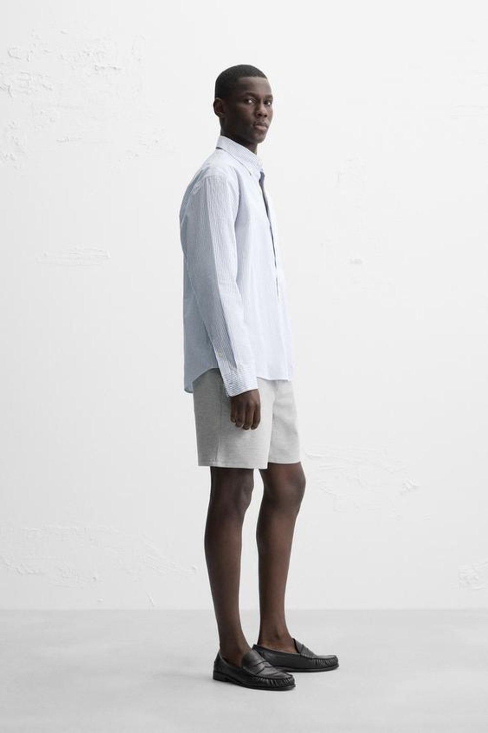 ZARA ШОРТЫ КОМФОРТНОЙ ПОСАДКИ ИЗ РЕЛЬЕФНОЙ ТКАНИ, СЕРЫЙ