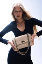 KELLY S в ванильно-бежевом цвете - небольшие вмятины от цепочки 7