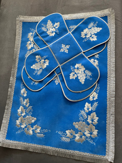 Бархатные покровцы с вышивкой голубые