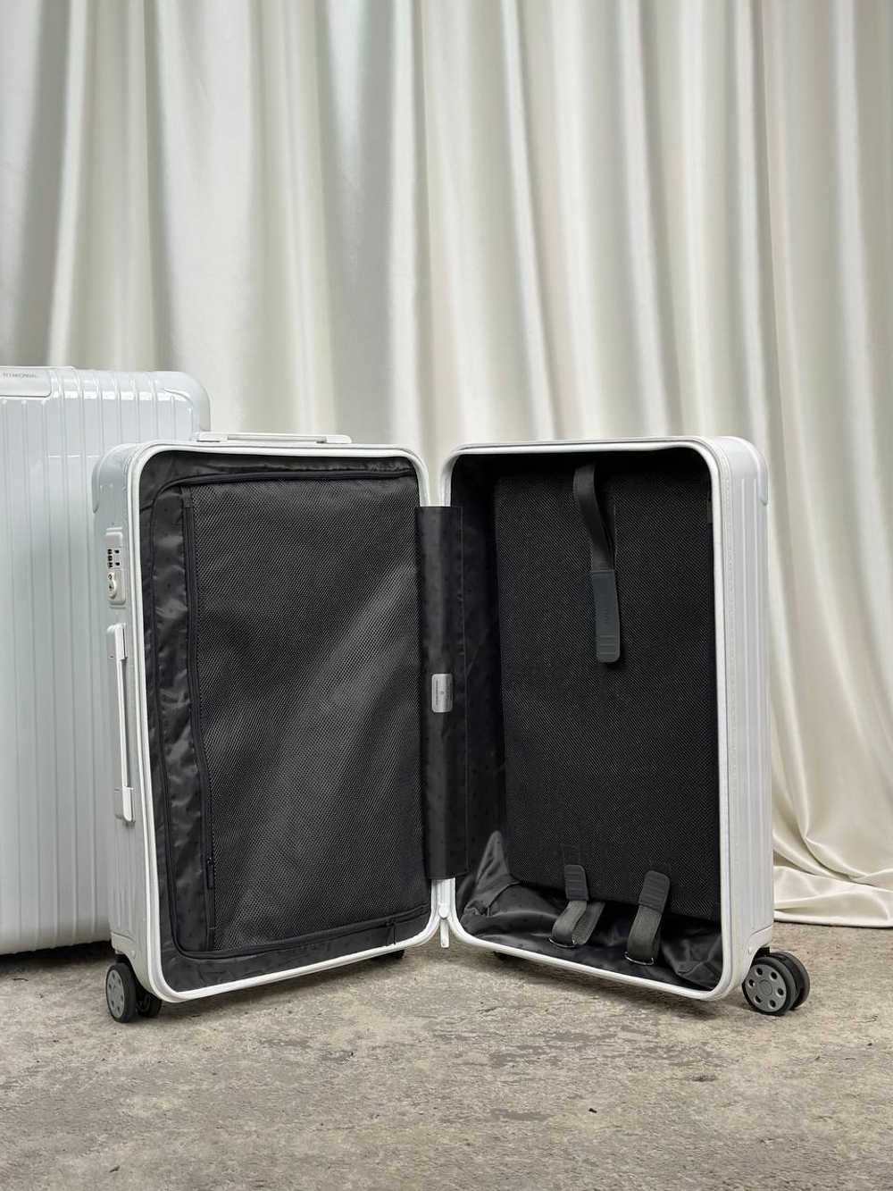Чемодан Rimowa M, арт. 477579428