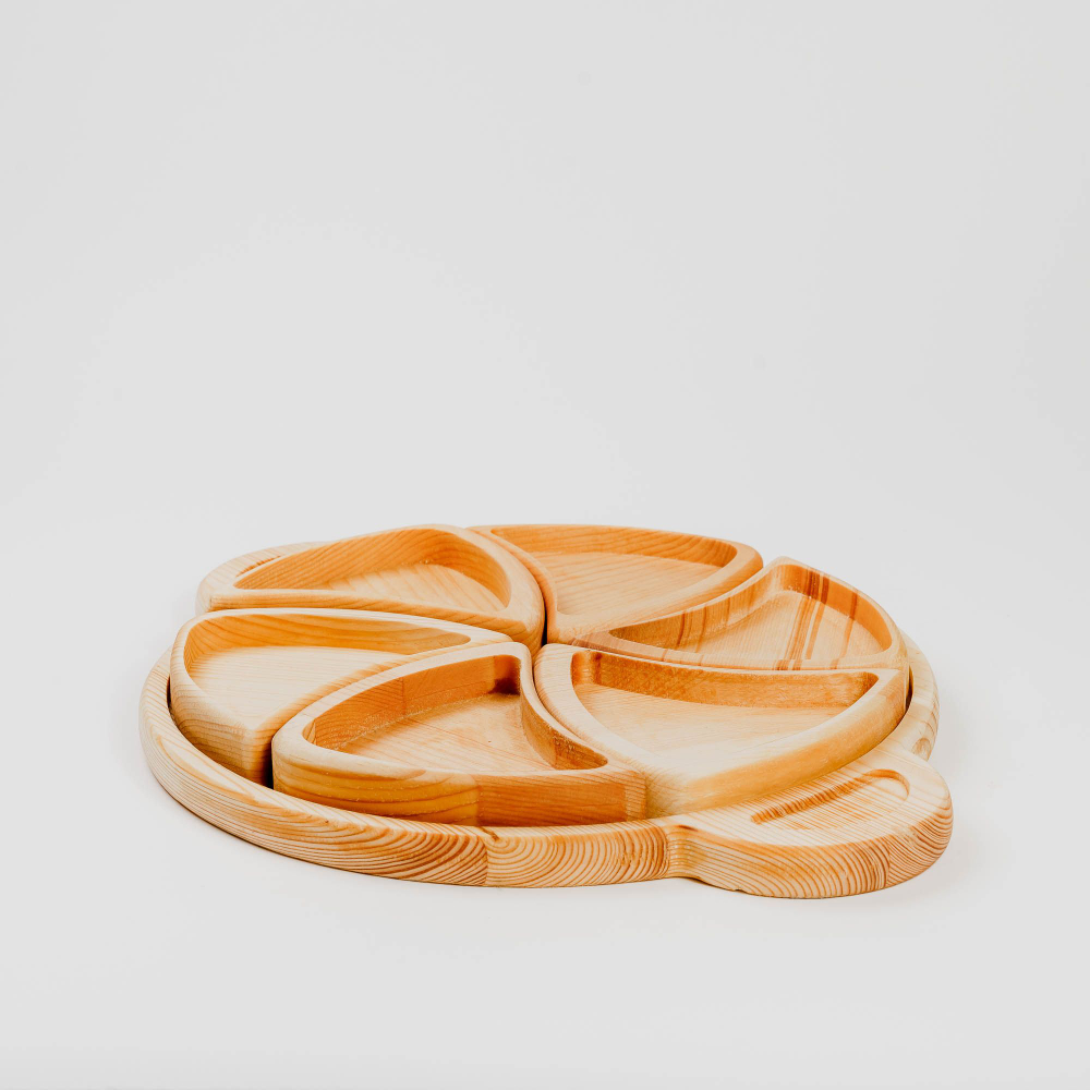 Деревянная менажница с ручками из кедра