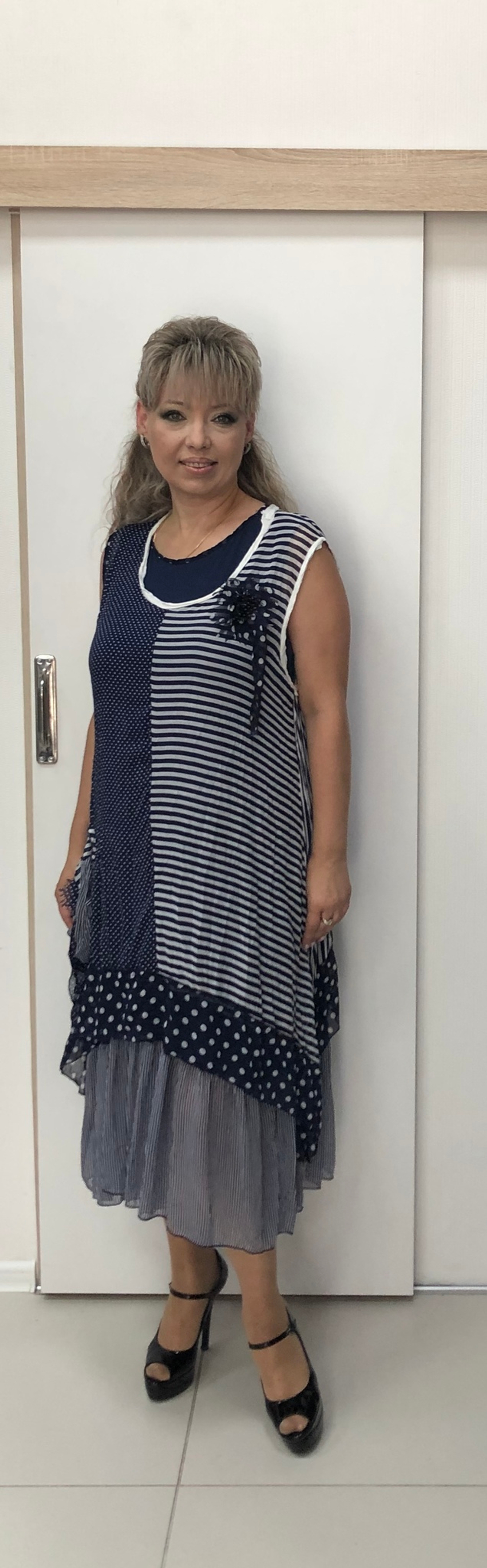 Летнее комбинированное платье-двойка с сине-белым принтом