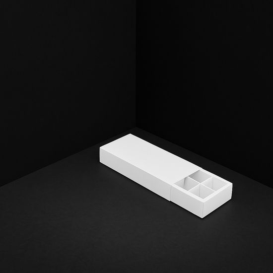 Упаковка для 8 шоколадных конфет.