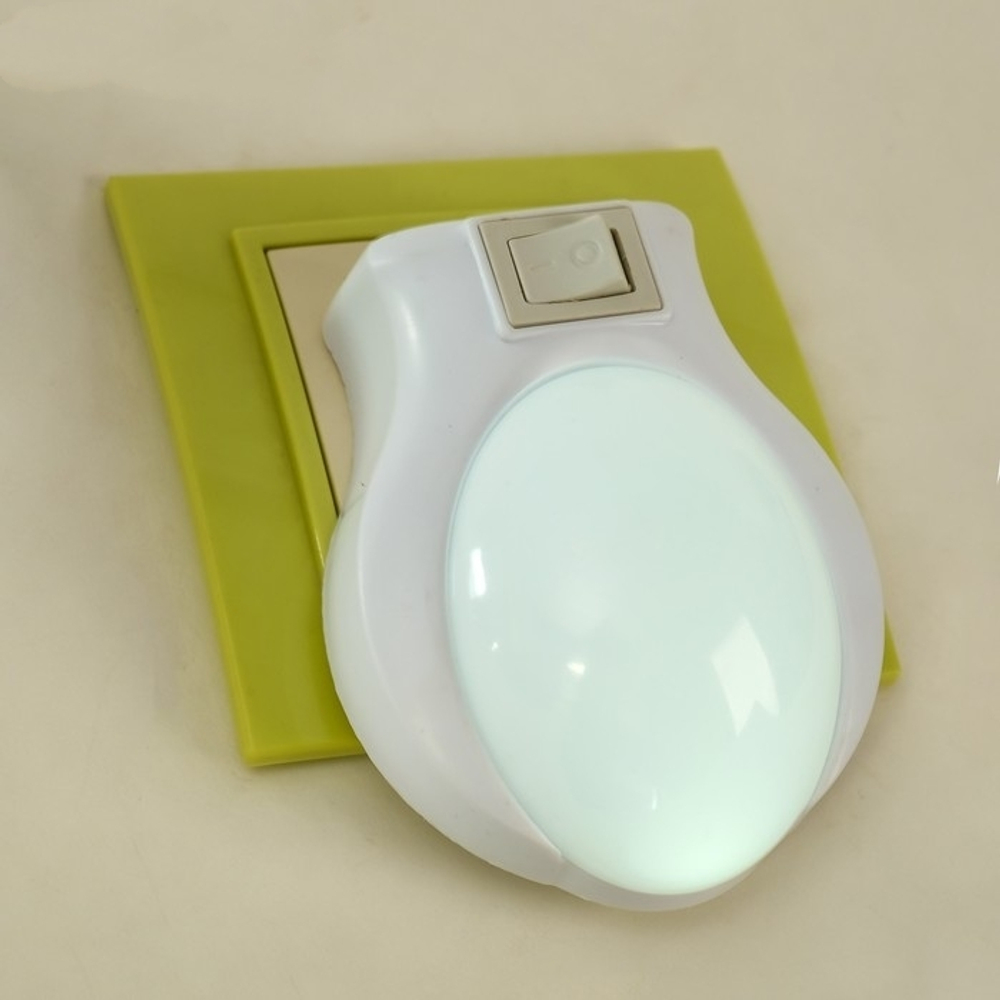 2553340 Ночник пластик от сети "Лунный свет" белый 9х7х3,5 см