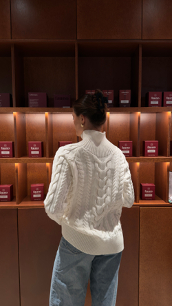 Свитер с косами