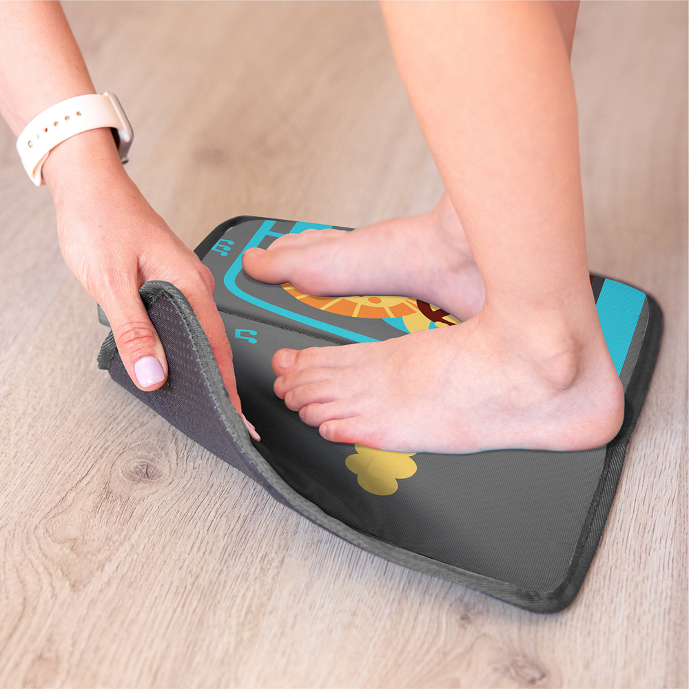 Коврик в садик для переобувания 30х36 см, Львенок в машинке (серый)