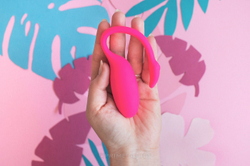 Умный вибратор Flamingo от Magic motion (с приложением на смартфон)