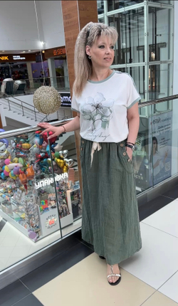 Итальянская льняная юбка с кармашками в оливковом цвете