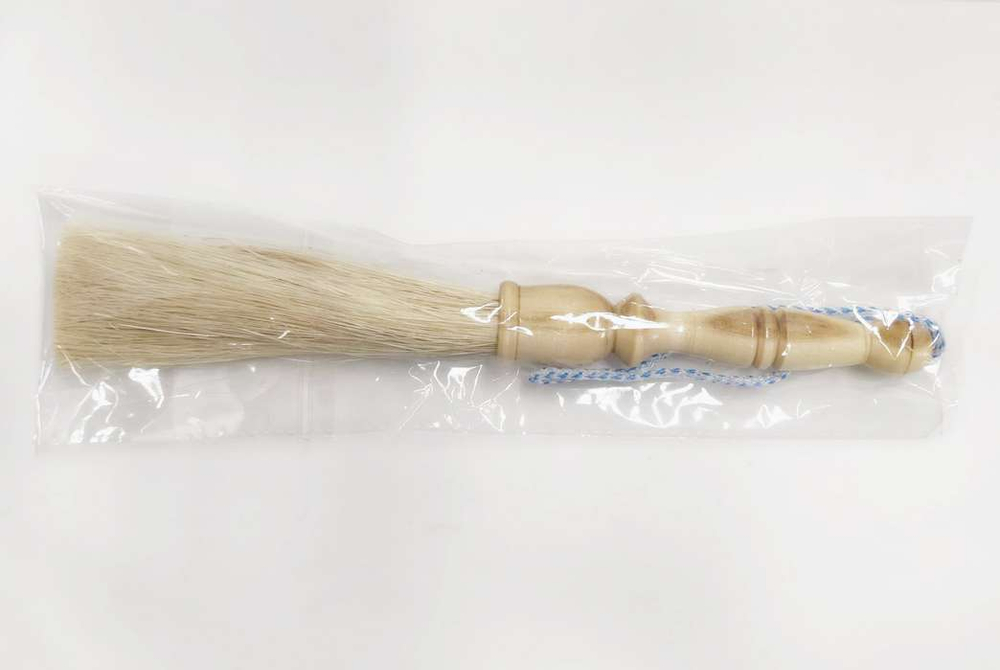 Кропило из натурального волокна среднее с деревянной резной ручкой