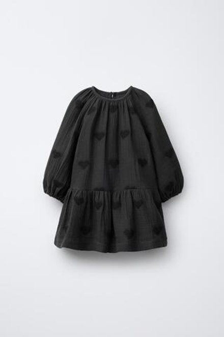 ZARA ПЛАТЬЕ С ВЫШИВКОЙ «СЕРДЕЧКИ», МЯГКИЙ СЕРЫЙ