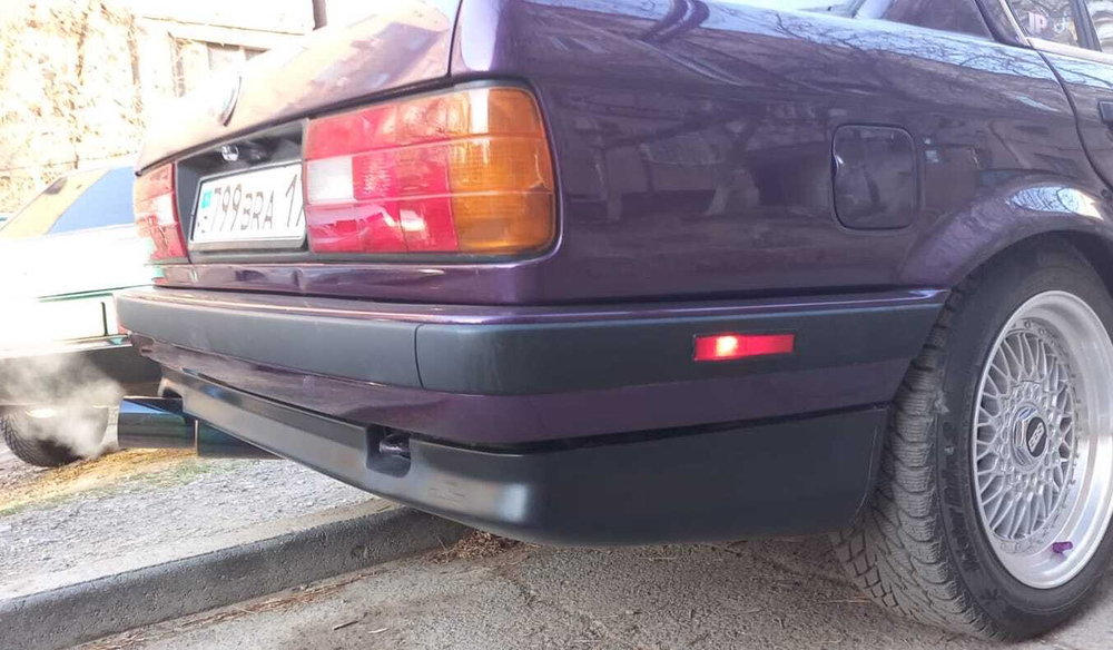 BMW E30 IS Задняя накладка на ВП (Реплика "Стекловолокно")