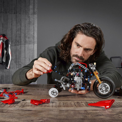 Конструктор LEGO Technic - Ducati Panigale V4 R 42107