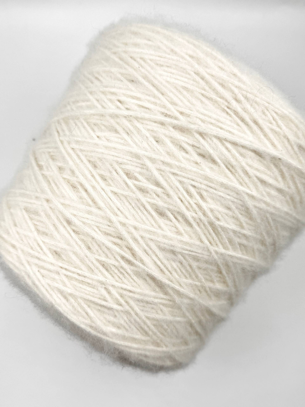 Пух бэби яка 40% меринос 20% хлопок 25% па 15% 300 м в 100 г жемчужно-белый