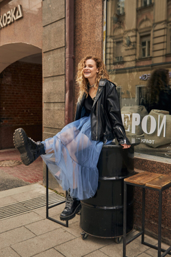 Косуха черная medium с контрастной отстрочкой мягкая кожа