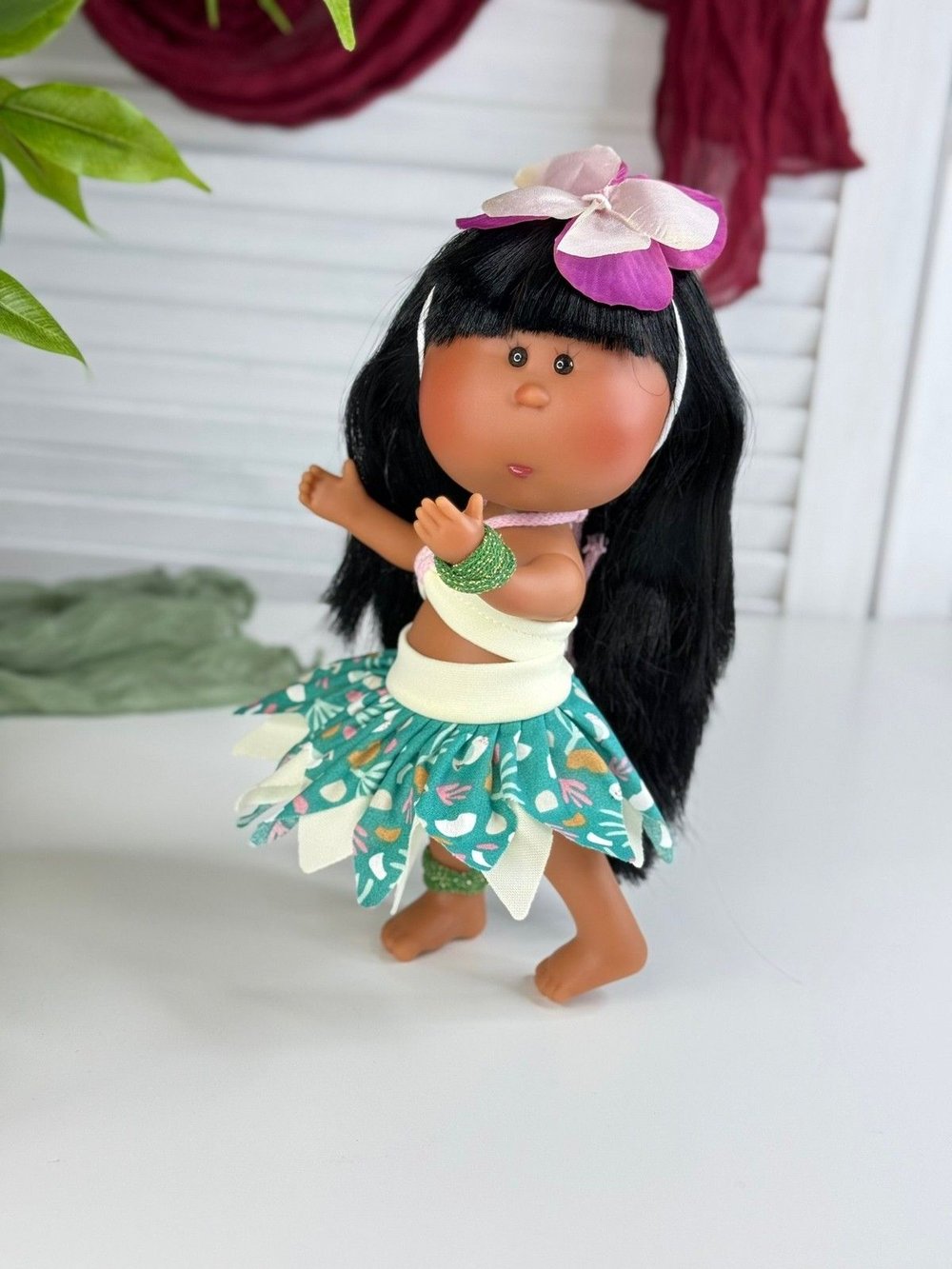 Кукла Nines виниловая 23см Little Mia Latina (3169K)