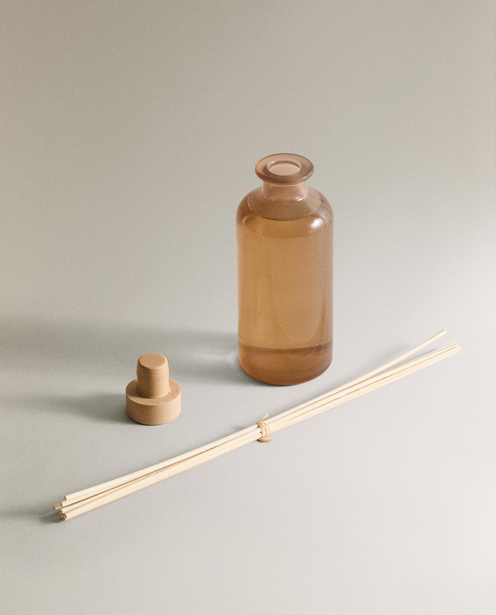 Zara Home Аромадиффузор Blooming Magnolia 200 мл, тростниковые палочки микадо, аромат цветочный, Розовый