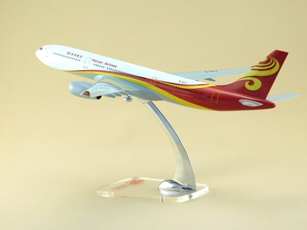 Модель самолета Airbus A330 (М1:144, Hainan Airlines)