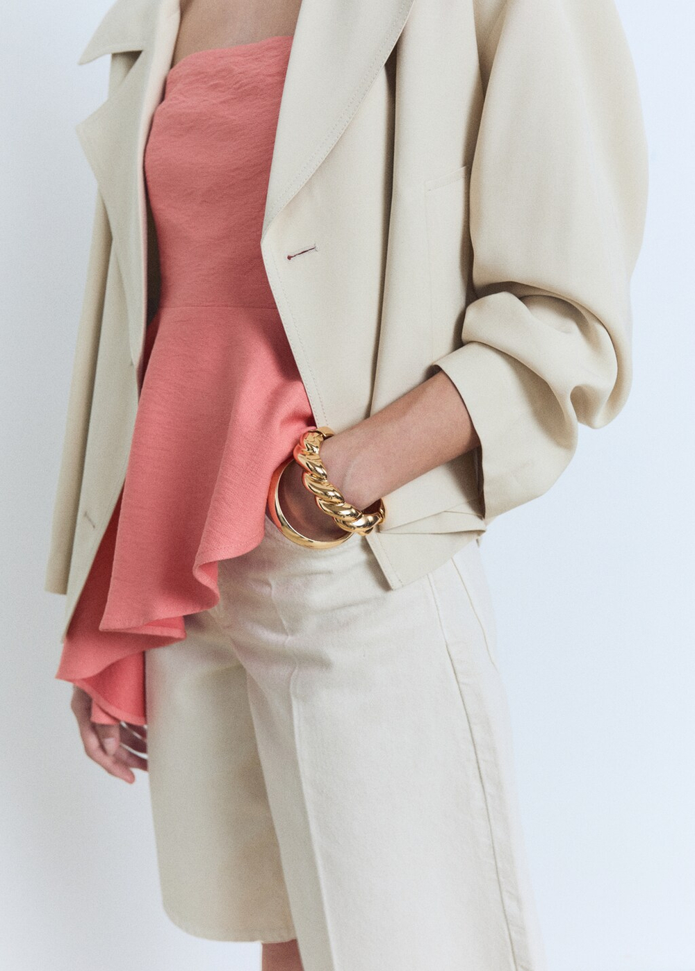 Асимметричный топ без бретелей