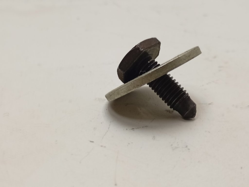 WMV1600BY/01 кт39 Болт крепления шкива для стиральной машины Bosch б/у