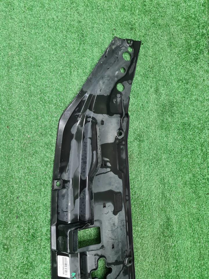 Кожух замка капота Toyota Land Cruiser 200 (15-21)