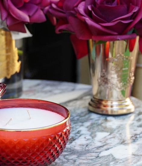 Букет красных роз в золотом кубке, Cote Noire