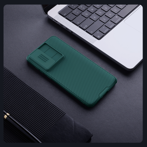 Чехол зеленого цвета (Dark Green) с защитной шторкой для камеры от Nillkin на Samsung Galaxy S25 Edge, серия CamShield Pro Case