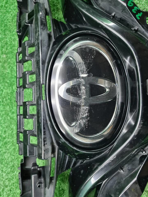 Решетка радиатора Toyota Camry xv70 (2017-2021)